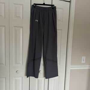 Under Armour gray warmup pant, straight legged, 100% polyester. Size small
